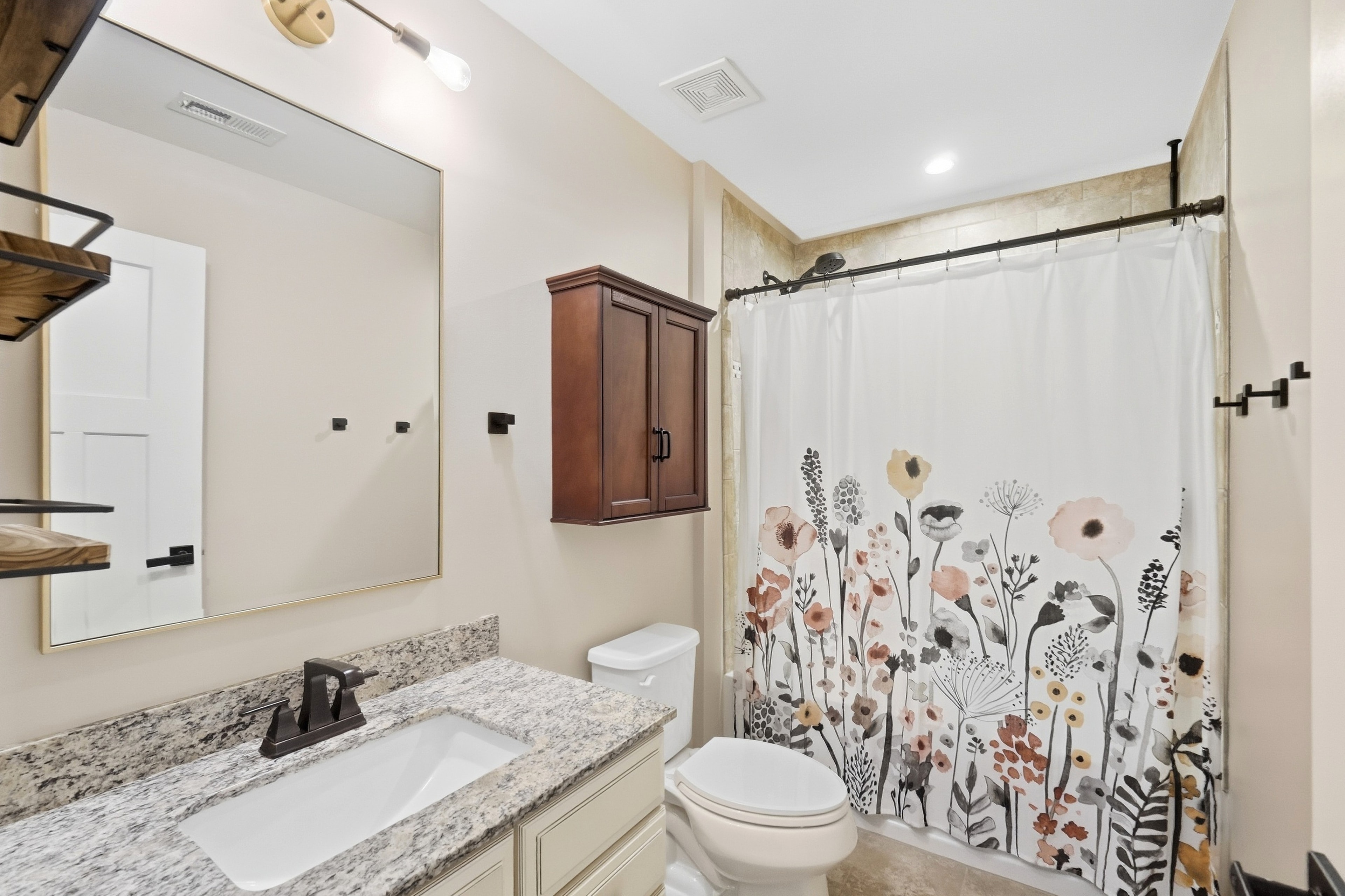 Bedroom 2 ensuite bath