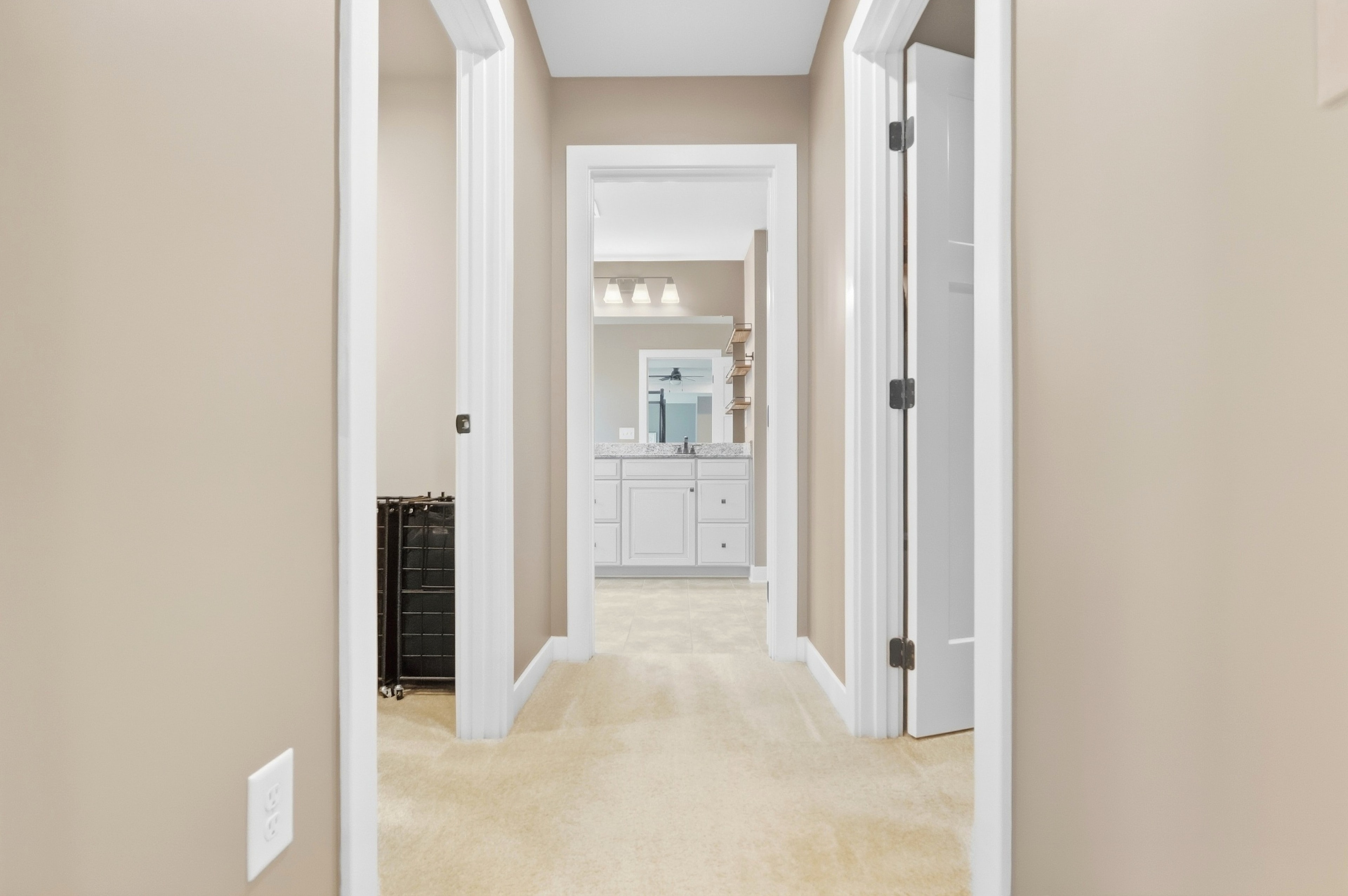 Primary suite — closet hallway